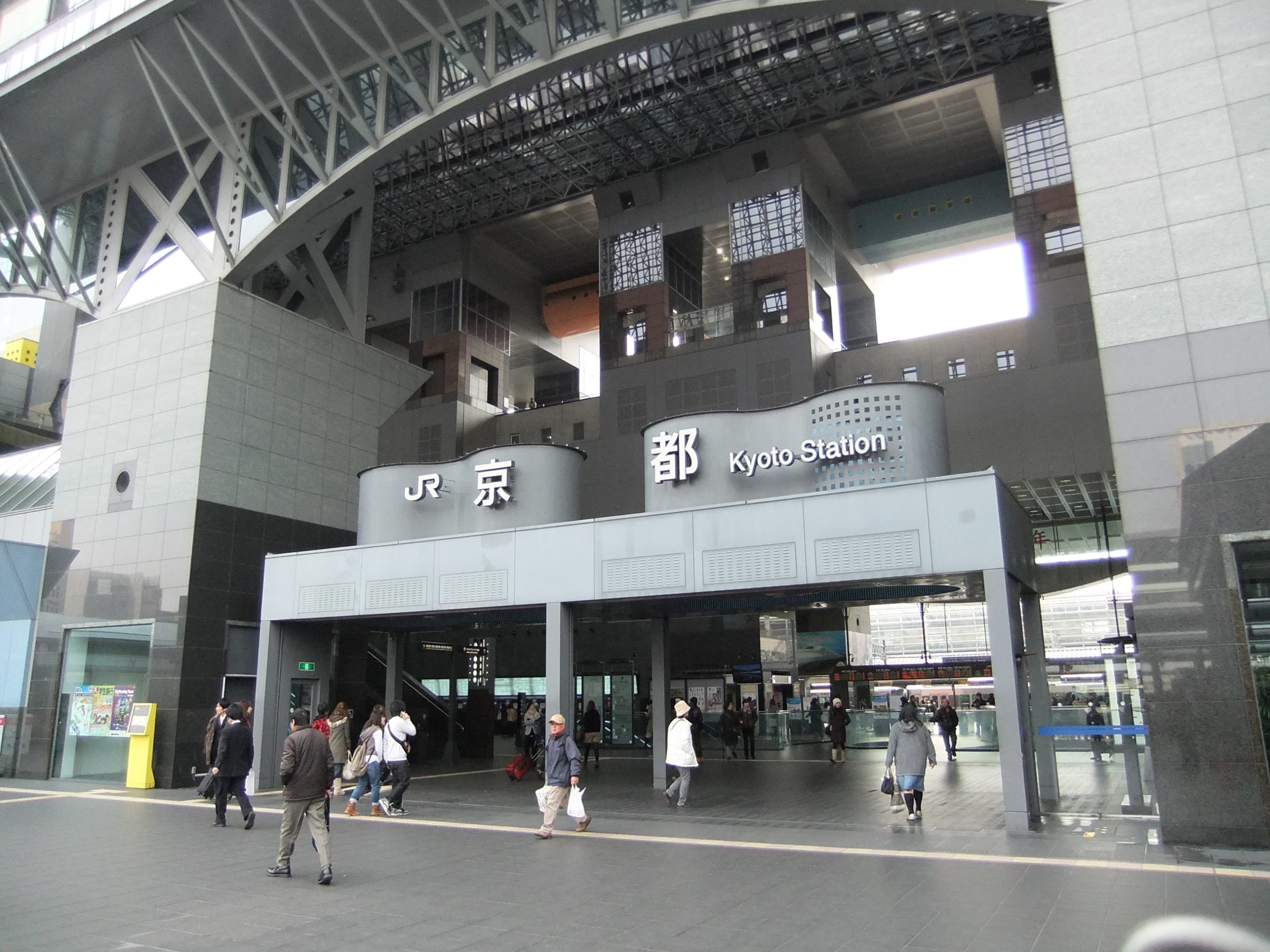 京都駅ビル は大階段をはじめ 最も身近で壮大な京都の観光スポット たてものフロンティア