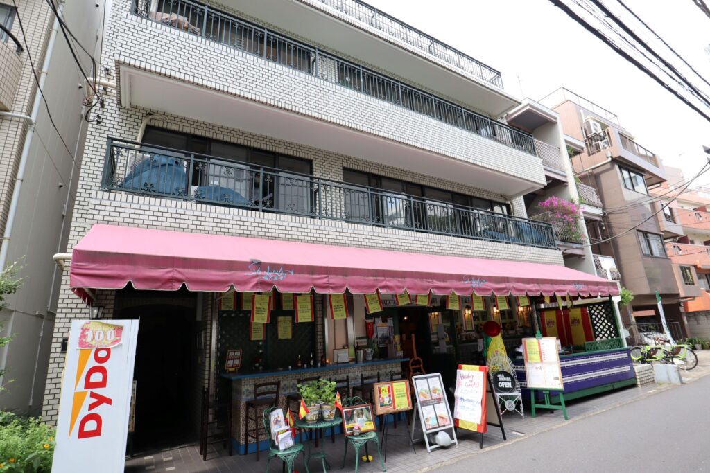 サラ・アンダルーサ