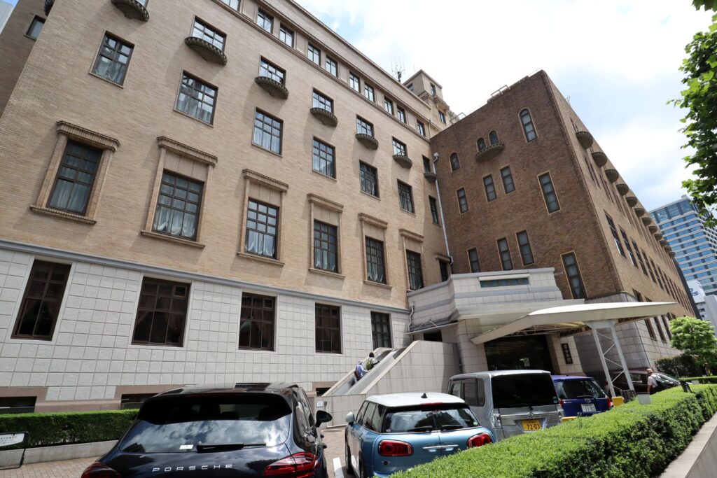 半沢直樹　東京中央銀行の会議室・廊下　学士会館