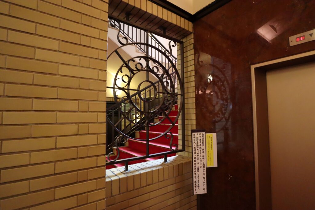 半沢直樹　東京中央銀行の廊下　学士会館