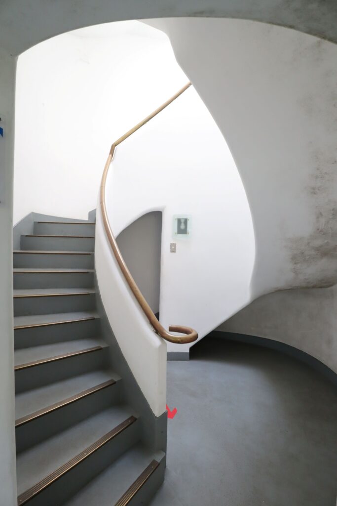 アンスティチュ・フランセ東京　階段