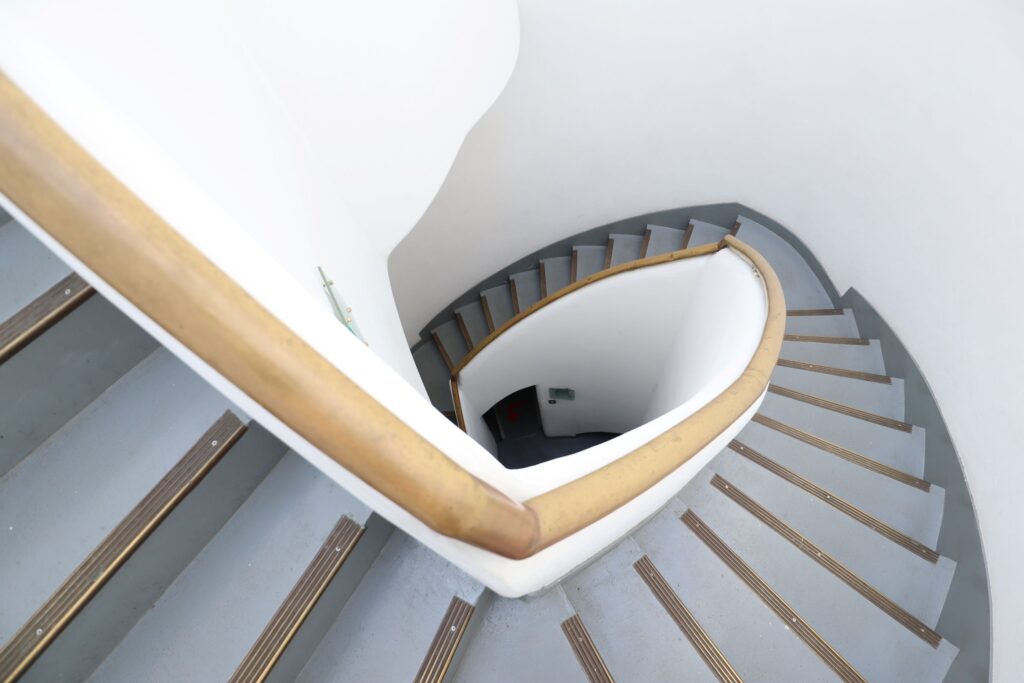 アンスティチュ・フランセ東京　階段