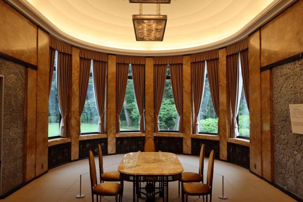 東京都庭園美術館　大食堂