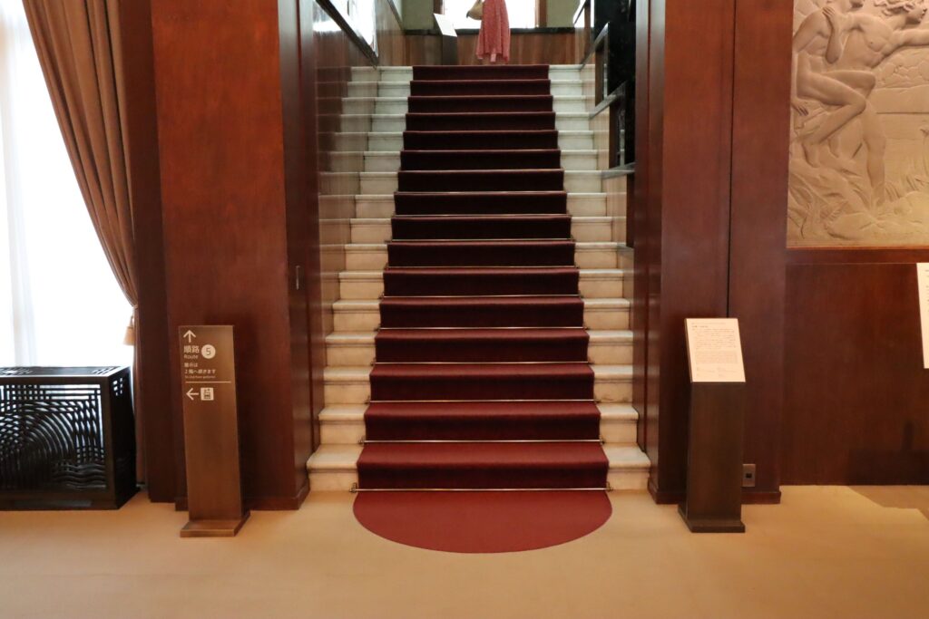 東京都庭園美術館　階段
