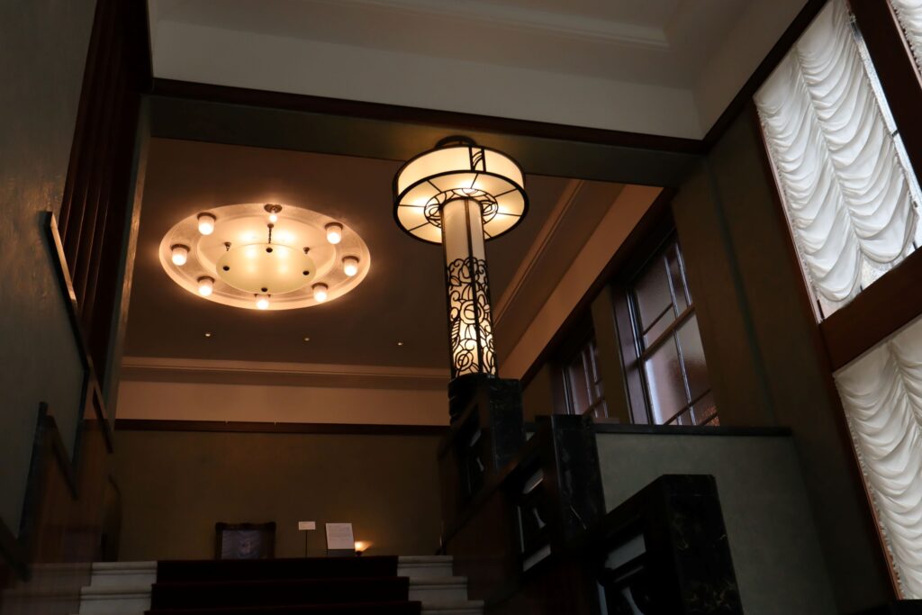 東京都庭園美術館　階段