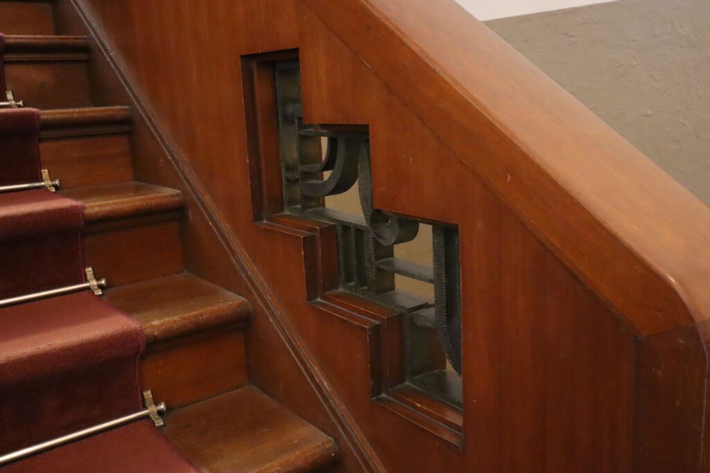 東京都庭園美術館　階段