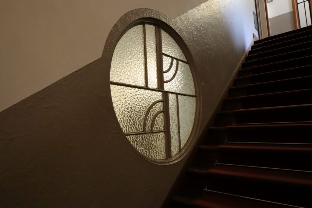 東京都庭園美術館　階段