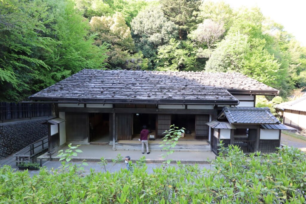 日本民家園の宿場の三澤家住宅外観
