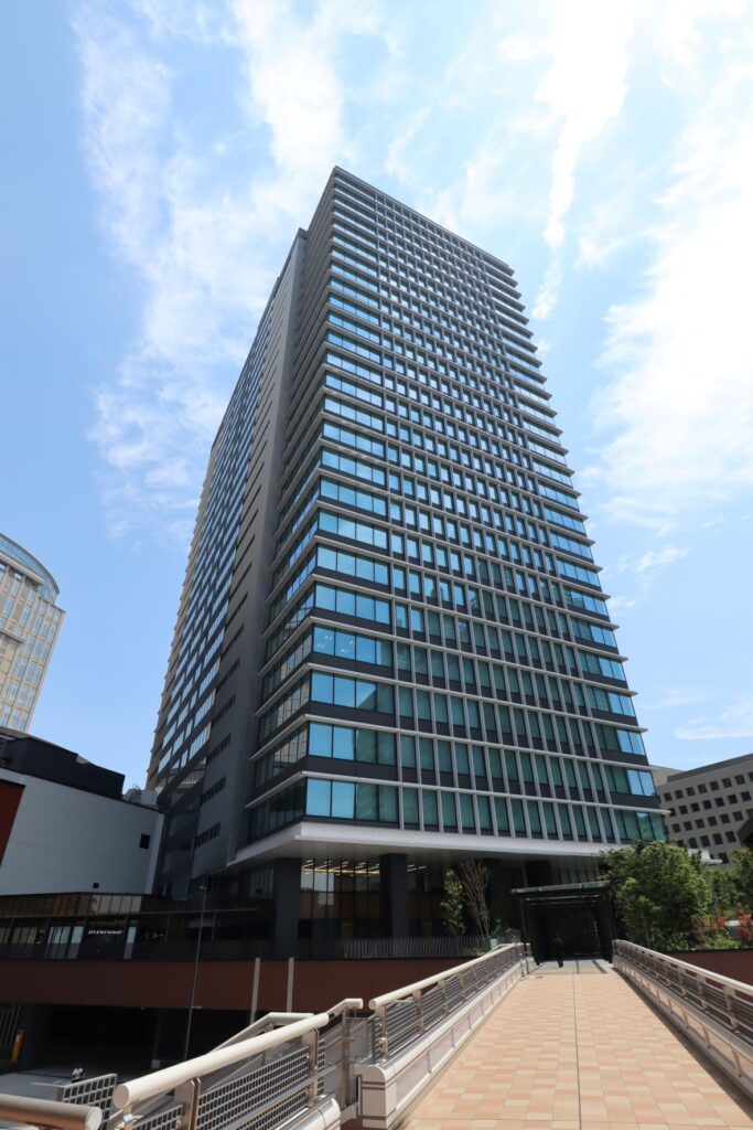 KAWASAKI DELTAのJR川崎タワーオフィス棟外観