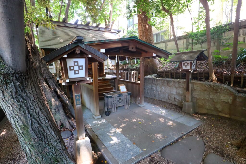 乃木神社境内の正松神社