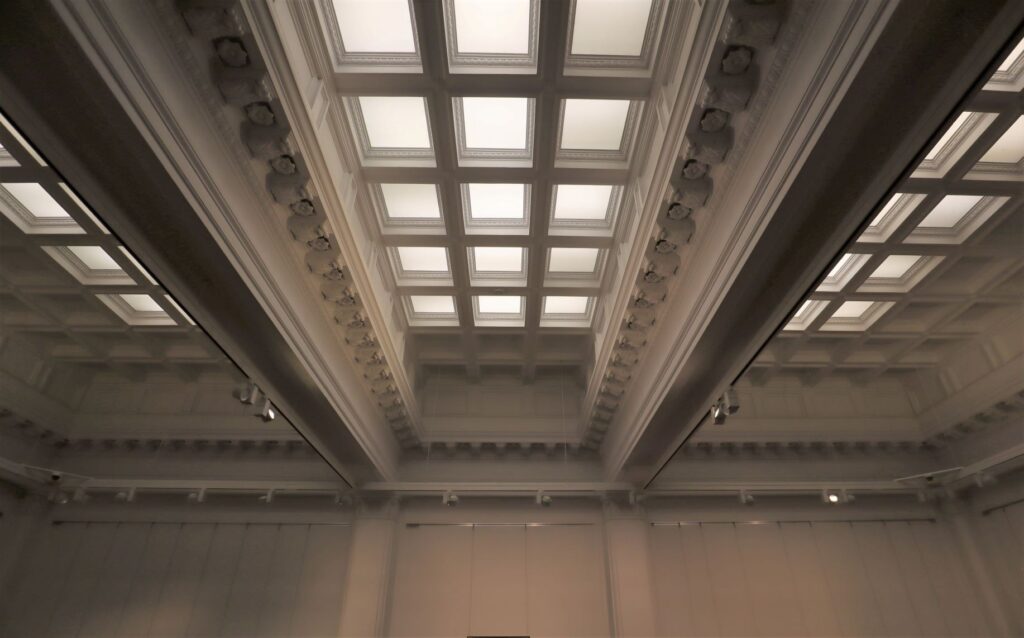東京国立博物館の黒田記念館の記念室天井