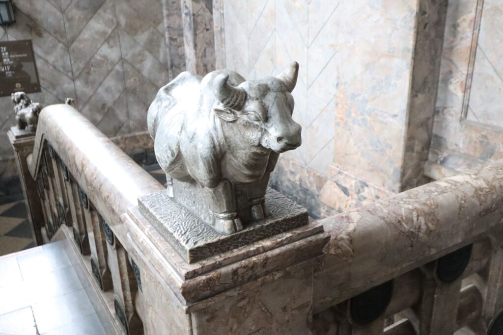 築地本願寺の動物彫刻